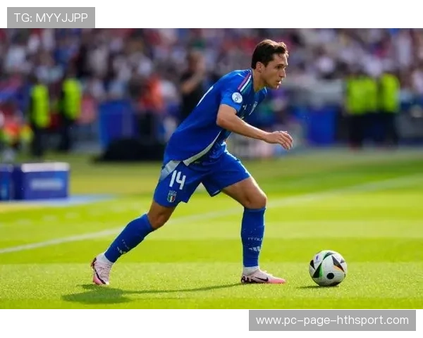 尤文后场直传连线基耶萨形成大范围突破的战术魅力